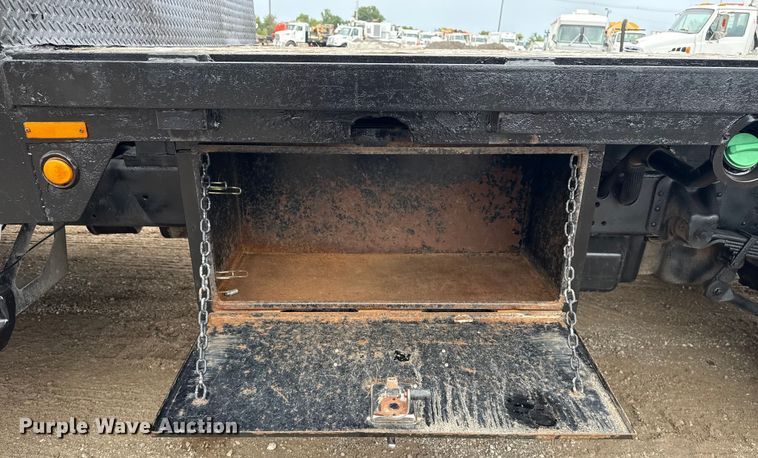 image for item NU9669 2007 GMC C5500 flatbed truck