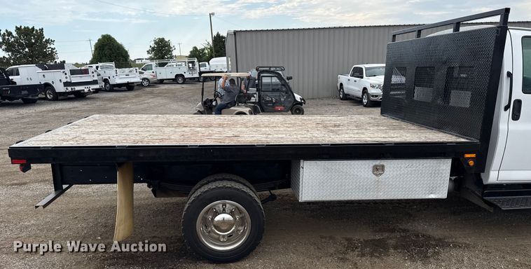 image for item NU9669 2007 GMC C5500 flatbed truck