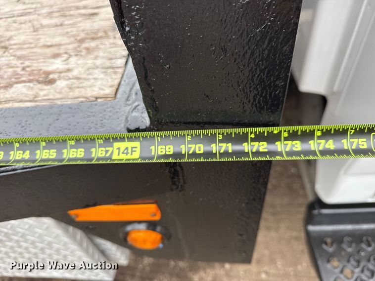 image for item NU9669 2007 GMC C5500 flatbed truck