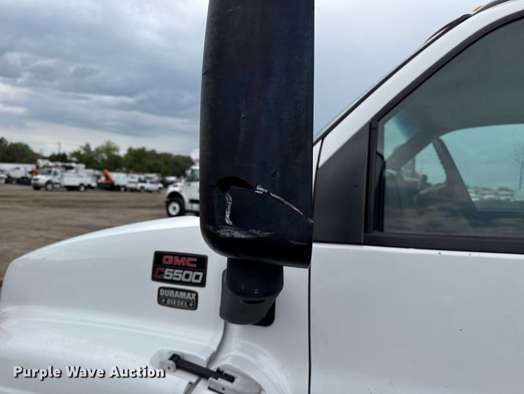 image for item NU9669 2007 GMC C5500 flatbed truck