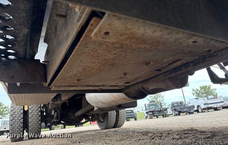 image for item NU9669 2007 GMC C5500 flatbed truck