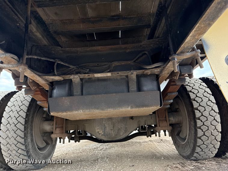 image for item NU9669 2007 GMC C5500 flatbed truck