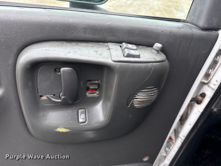 image for item NU9669 2007 GMC C5500 flatbed truck