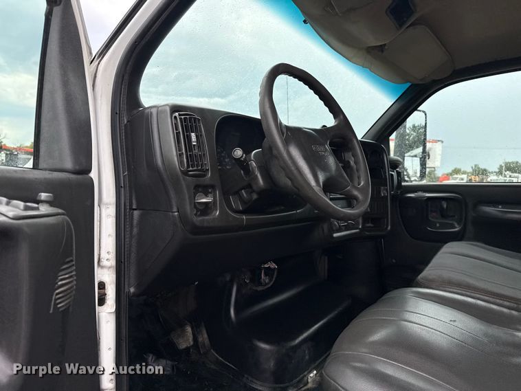 image for item NU9669 2007 GMC C5500 flatbed truck