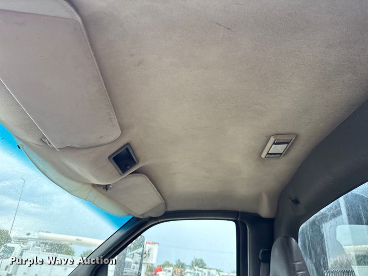 image for item NU9669 2007 GMC C5500 flatbed truck