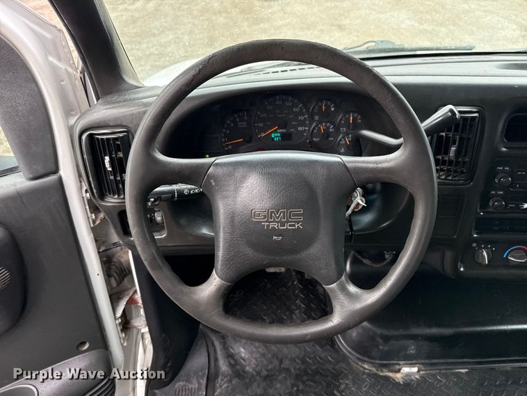 image for item NU9669 2007 GMC C5500 flatbed truck