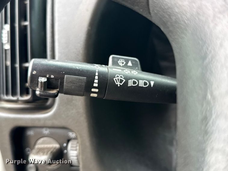 image for item NU9669 2007 GMC C5500 flatbed truck