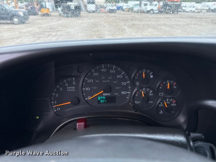 image for item NU9669 2007 GMC C5500 flatbed truck