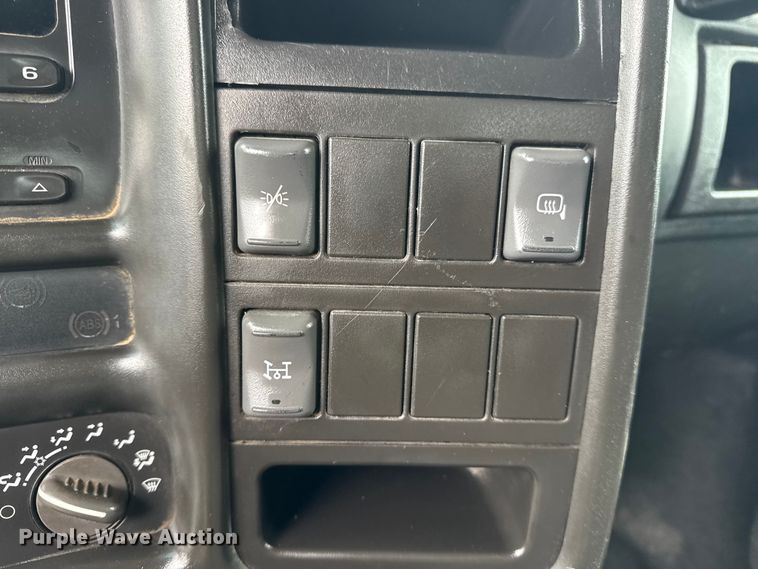 image for item NU9669 2007 GMC C5500 flatbed truck