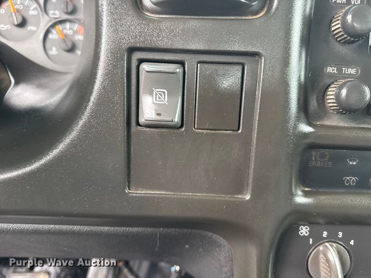 image for item NU9669 2007 GMC C5500 flatbed truck