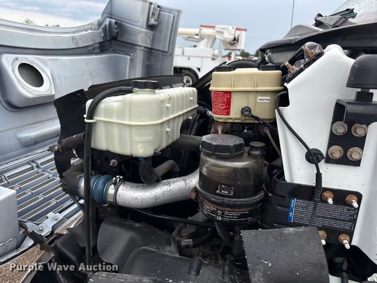 image for item NU9669 2007 GMC C5500 flatbed truck