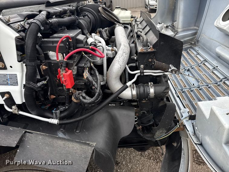 image for item NU9669 2007 GMC C5500 flatbed truck