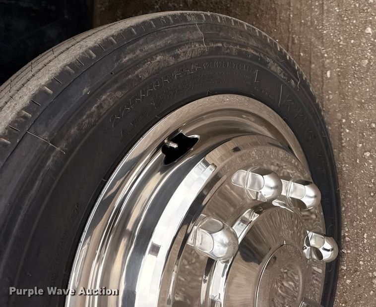 image for item NU9669 2007 GMC C5500 flatbed truck