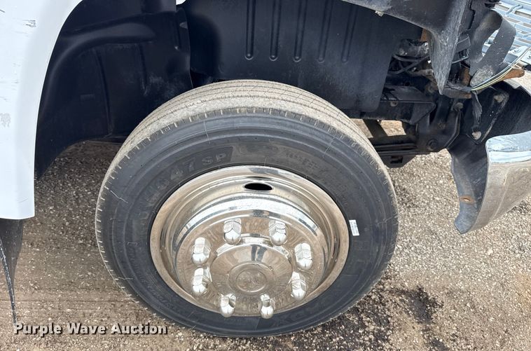 image for item NU9669 2007 GMC C5500 flatbed truck