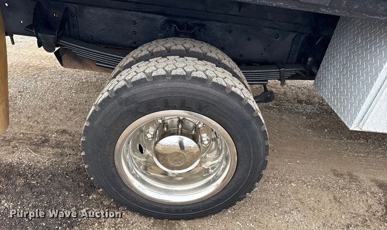 image for item NU9669 2007 GMC C5500 flatbed truck