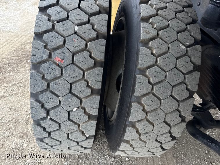 image for item NU9669 2007 GMC C5500 flatbed truck