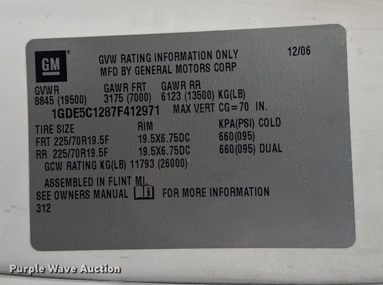 image for item NU9669 2007 GMC C5500 flatbed truck