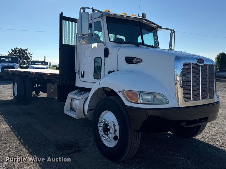 image for item NU9675 2007 Peterbilt 335 flatbed truck