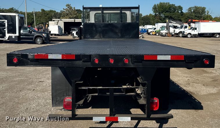 image for item NU9675 2007 Peterbilt 335 flatbed truck