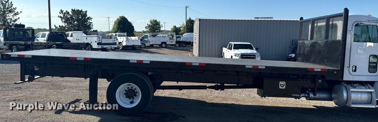 image for item NU9675 2007 Peterbilt 335 flatbed truck