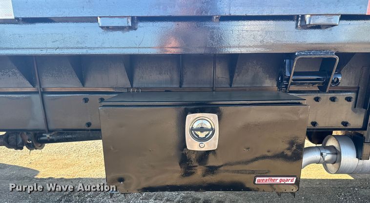 image for item NU9675 2007 Peterbilt 335 flatbed truck