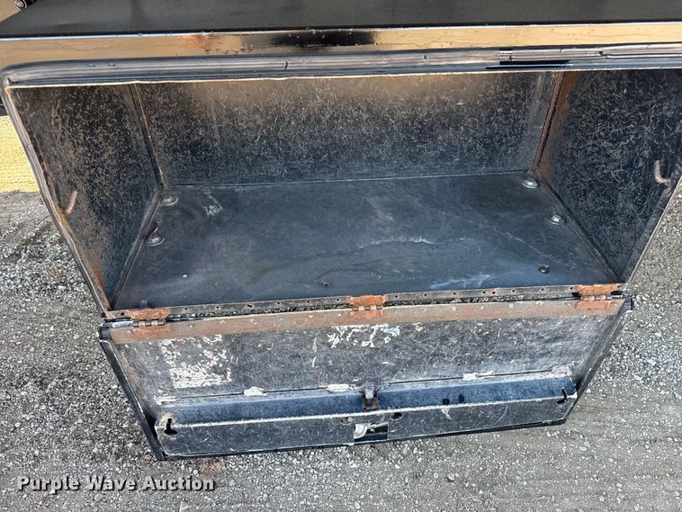 image for item NU9675 2007 Peterbilt 335 flatbed truck