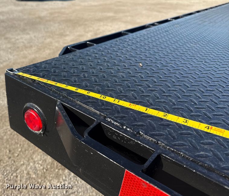 image for item NU9675 2007 Peterbilt 335 flatbed truck