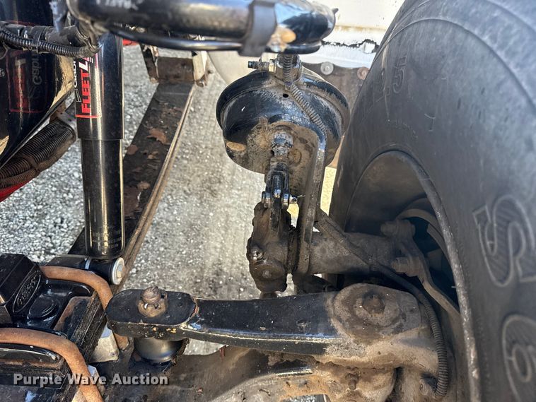 image for item NU9675 2007 Peterbilt 335 flatbed truck