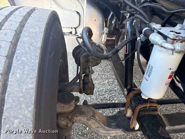 image for item NU9675 2007 Peterbilt 335 flatbed truck