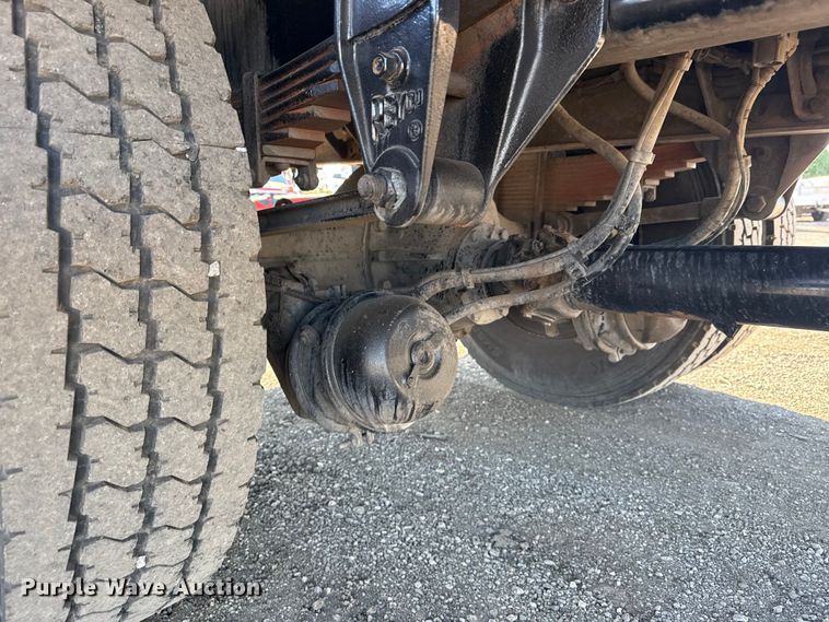 image for item NU9675 2007 Peterbilt 335 flatbed truck