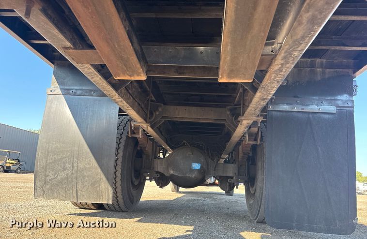 image for item NU9675 2007 Peterbilt 335 flatbed truck