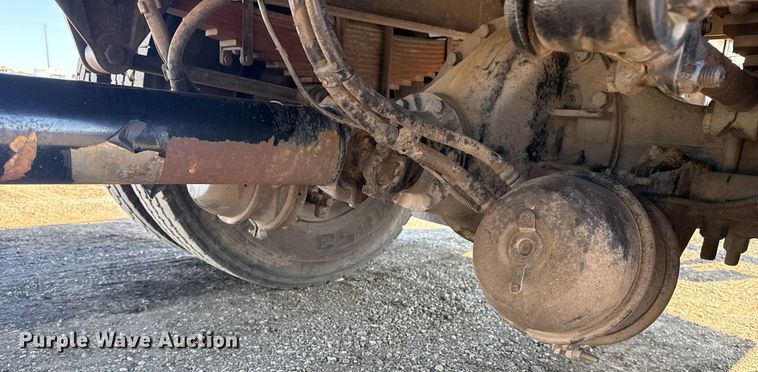 image for item NU9675 2007 Peterbilt 335 flatbed truck