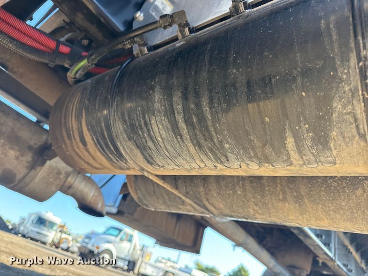 image for item NU9675 2007 Peterbilt 335 flatbed truck