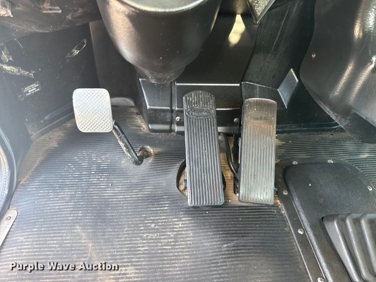 image for item NU9675 2007 Peterbilt 335 flatbed truck