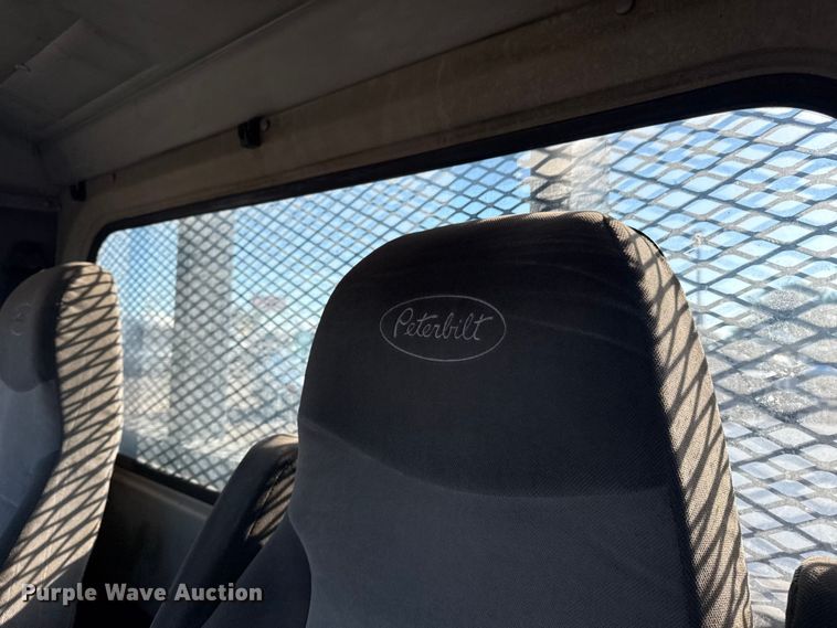 image for item NU9675 2007 Peterbilt 335 flatbed truck