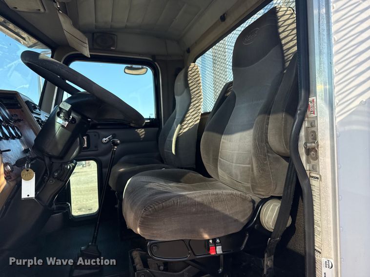 image for item NU9675 2007 Peterbilt 335 flatbed truck