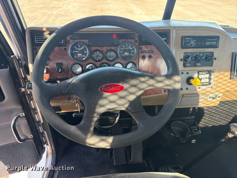 image for item NU9675 2007 Peterbilt 335 flatbed truck