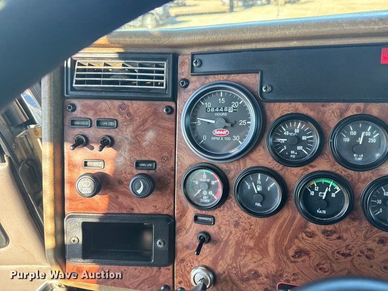 image for item NU9675 2007 Peterbilt 335 flatbed truck