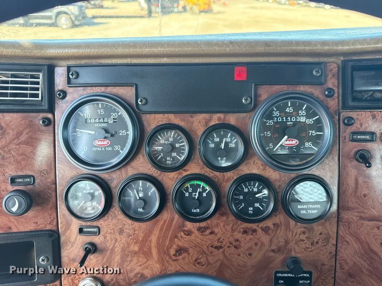 image for item NU9675 2007 Peterbilt 335 flatbed truck