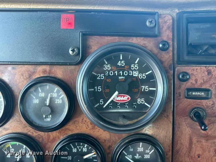 image for item NU9675 2007 Peterbilt 335 flatbed truck