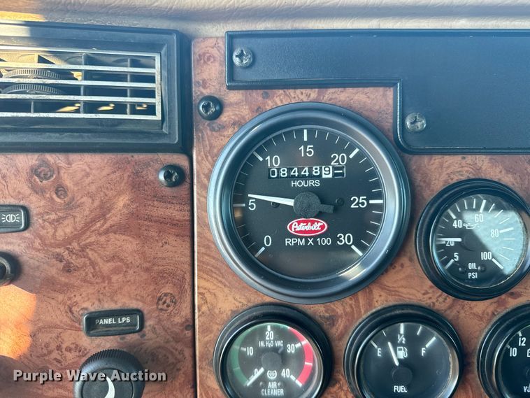 image for item NU9675 2007 Peterbilt 335 flatbed truck