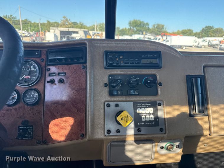 image for item NU9675 2007 Peterbilt 335 flatbed truck