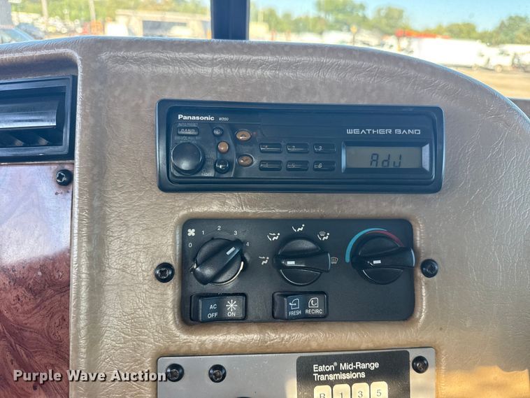 image for item NU9675 2007 Peterbilt 335 flatbed truck