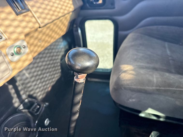 image for item NU9675 2007 Peterbilt 335 flatbed truck