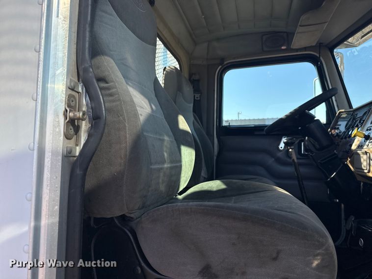 image for item NU9675 2007 Peterbilt 335 flatbed truck