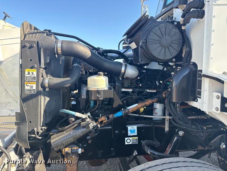 image for item NU9675 2007 Peterbilt 335 flatbed truck