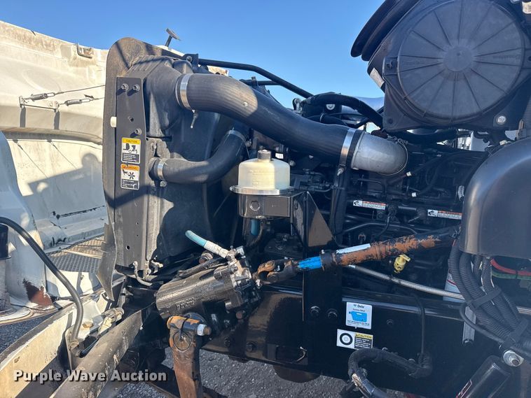 image for item NU9675 2007 Peterbilt 335 flatbed truck