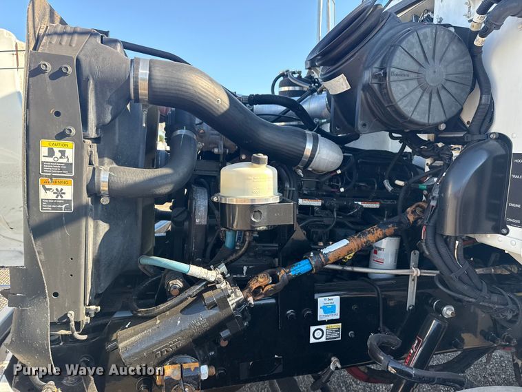 image for item NU9675 2007 Peterbilt 335 flatbed truck