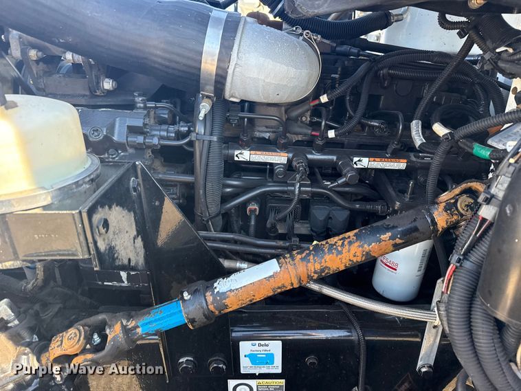 image for item NU9675 2007 Peterbilt 335 flatbed truck