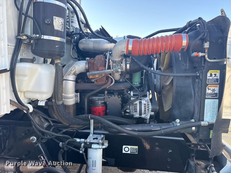 image for item NU9675 2007 Peterbilt 335 flatbed truck